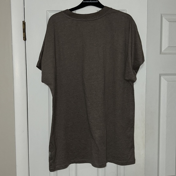 NWT Standard Cloth Slim Fit V-Neck Tee Urban Outfitters XL - Picture 3 of 5